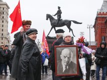 Возложение венков и цветов к Мавзолею Владимира Ленина