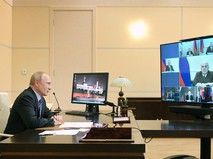 Владимир Путин проводит совещание