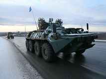 Колонна военной техники российских миротворцев 