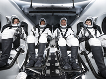 Экипаж космических туристов на корабле SpaceX Crew Dragon