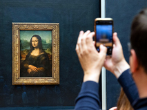 Картина "Мона Лиза" в Лувре