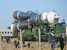 Вывоз на старт ракеты-носителя "Союз-2.1а" с пилотируемым кораблем "Союз МС-22"