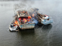 Сгоревшее судно