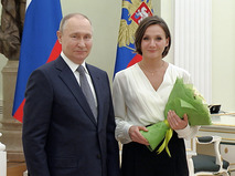 Владимир Путин вручает награды в области культуры