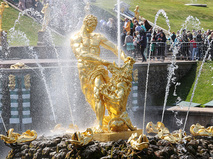 Весенний праздник фонтанов в Петергофе
