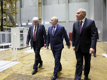 Владимир Путин во время посещения ПАО "РКК "Энергия" им. С.П. Королёва"