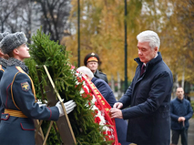 Сергей Собянин возложил венки к Могиле Неизвестного Солдата