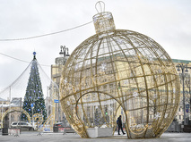 Новогодние украшения в Москве