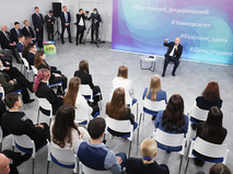 Владимир Путин во время встречи со студентами