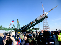 Вывоз ракеты "Союз-2.1а" на стартовый комплекс космодрома Байконур