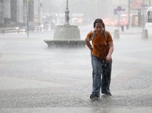 Гроза и ливень в Москве