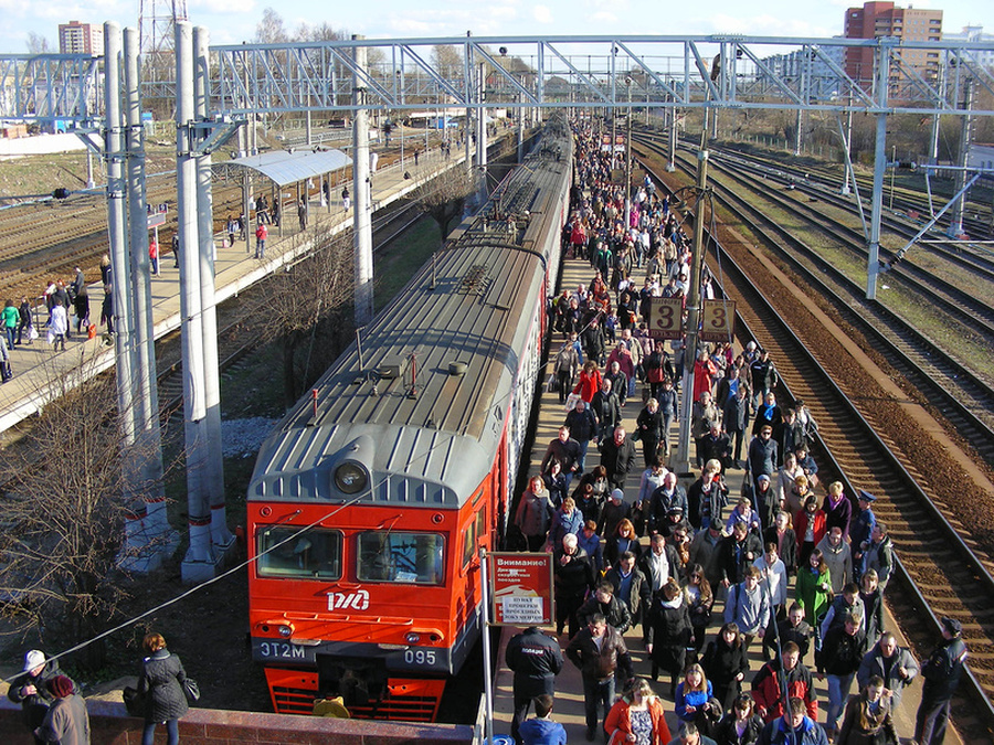 Включи железнодорожный. Маятниковая миграция в Москве. Миграция в Москву. Маятниковая миграция населения это. Подмосковье маятниковая миграция.