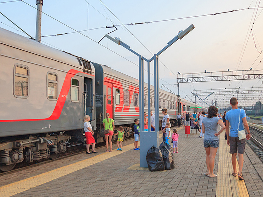 Какова нова нова нова. Новые поезда. Современные российские поезда. Женщина в поезде. Поезд возможностей.