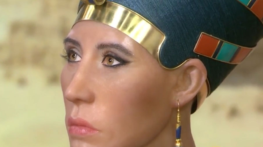 Дата выхода песни нефертити. Богиня Египта Нефертити. Макияж Нефертити. Нефертити прическа. Нефертити фото.