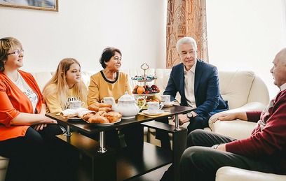 Собянин зашел в гости к переселенцам по программе реновации