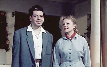 Надо почаще встречаться. Встреча подруг. Мы где то виделись. Мы где то виделись. Мы где то виделись.