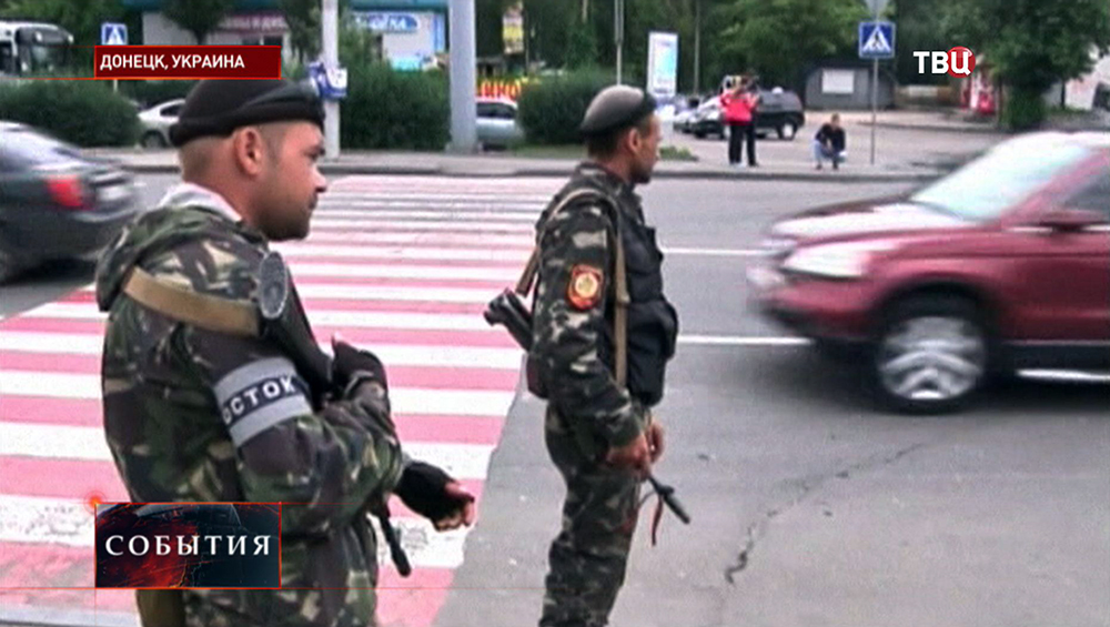 Ополченцы на улицах Донецка
