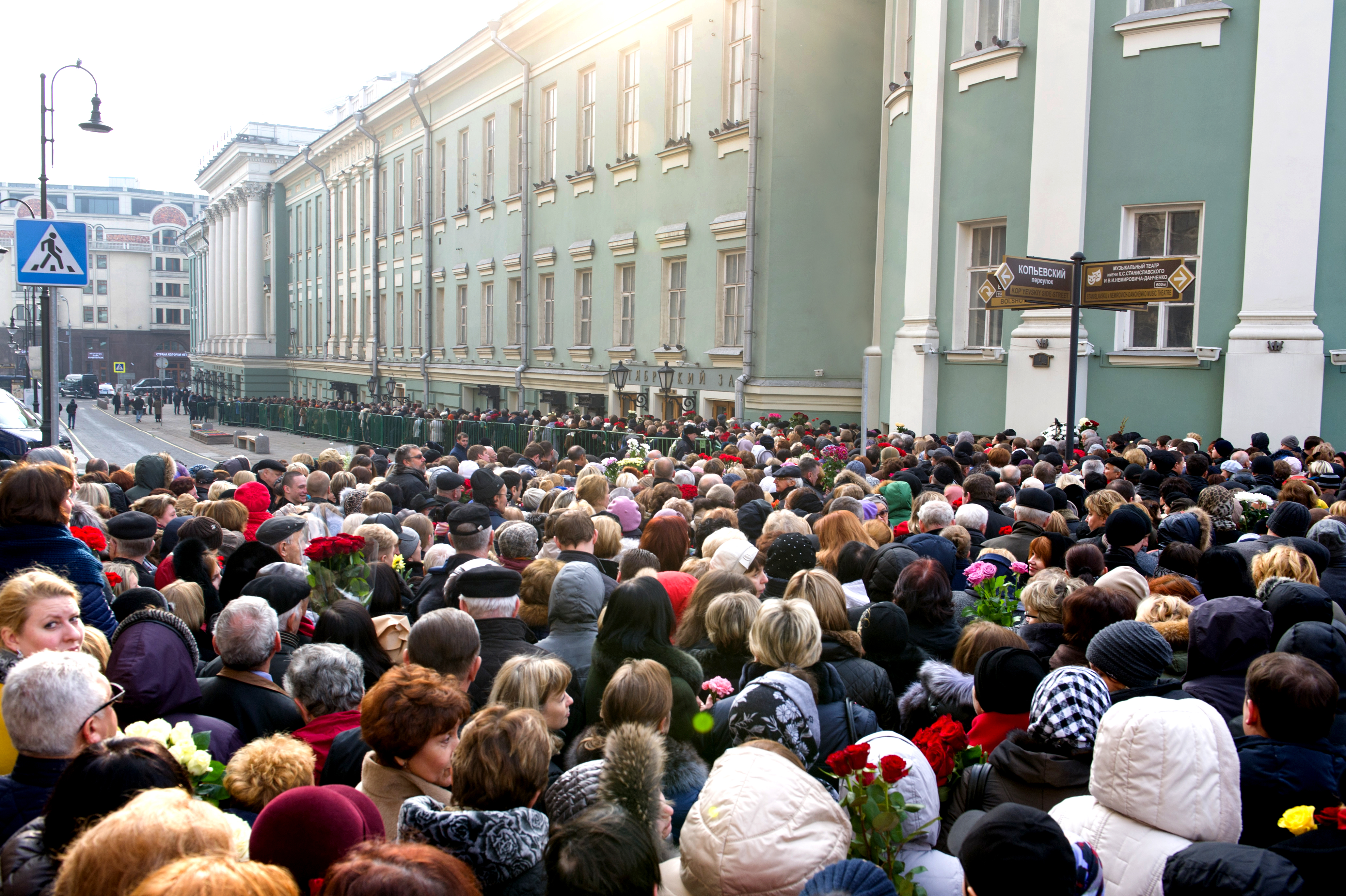 Новости в москве час назад. Прощание в Колонном зале.