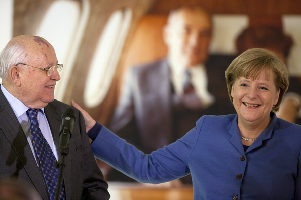 Экс-президент СССР Михаил Горбачев и канцлер Германии Ангела Меркель
