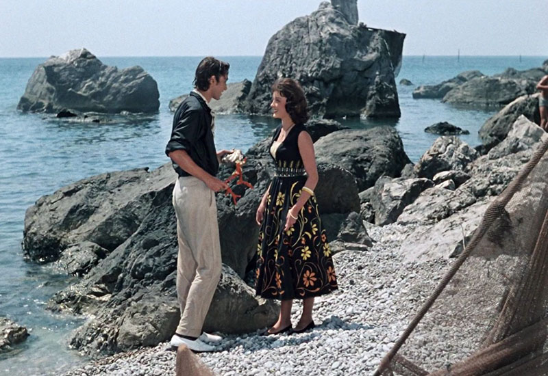 Ихтиандр человек-амфибия. Человек амфибия в крыму. Человек амфибия в крыму. Человек амфибия в крыму. Бухта ласпи человек амфибия.