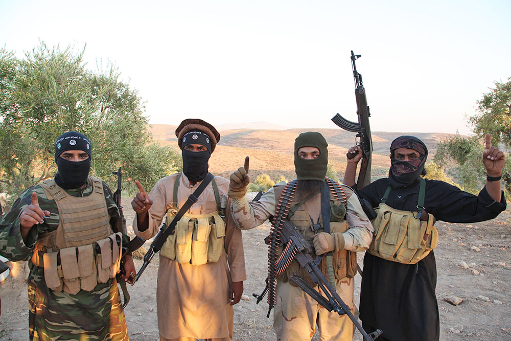 Боевики группировки "Исламское государство"  