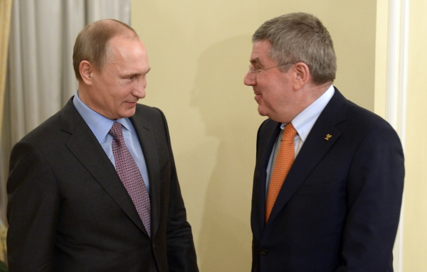 Президент России Владимир Путин и президент МОК Томас Бах во время встречи 