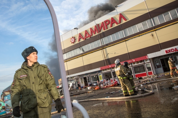 Пожар в ТЦ "Адмирал" в Казани