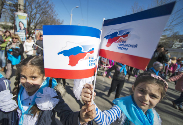 Участники празднования годовщины "Крымской весны"