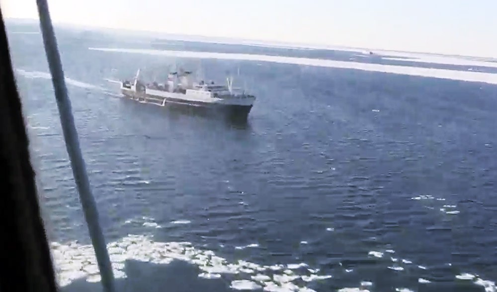 Поисково-спасательной операции в районе крушения траулера "Дальний Восток" в Охотском море