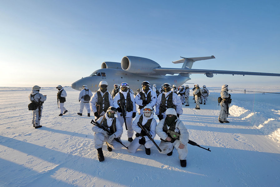 Бойцы ВДВ во время арктических учений