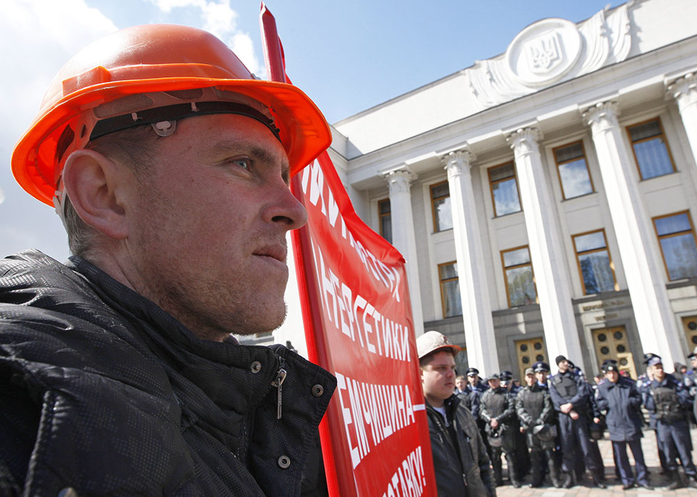 Митинг украинских шахтеров у здания Рады
