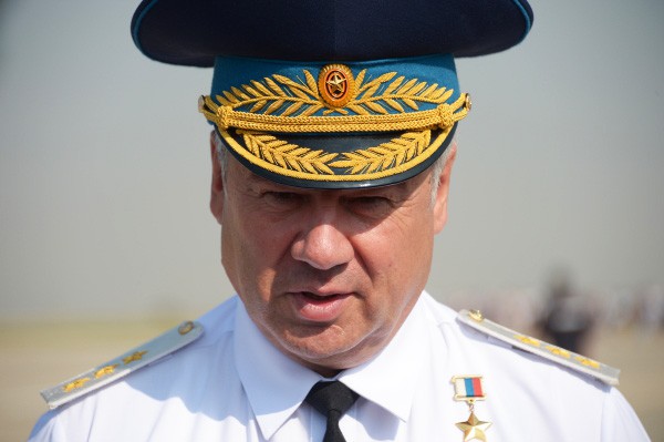 Главнокомандующий Военно-воздушными силами генерал-лейтенант Виктор Бондарев
