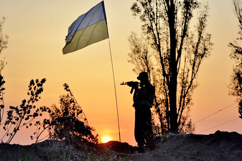 Украинские военные на блокпосту