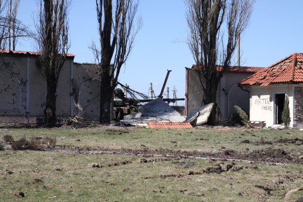 Разрушенные постройки в Донецкой области
