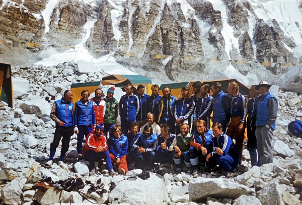 Участники первой советской Гималайской экспедиции на вершине Эвереста