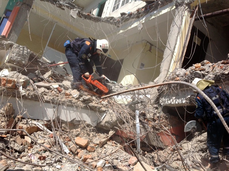 Работа отряда МЧС России в пострадавших от землетрясения районах Непала