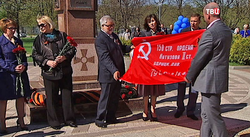 Жители Москвы почтили память погибших медиков 