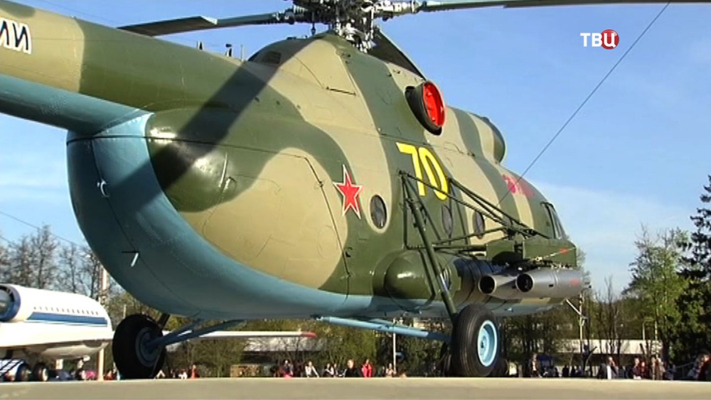 Вертолёт Ми-8Т в экспозиции военной техники на ВДНХ