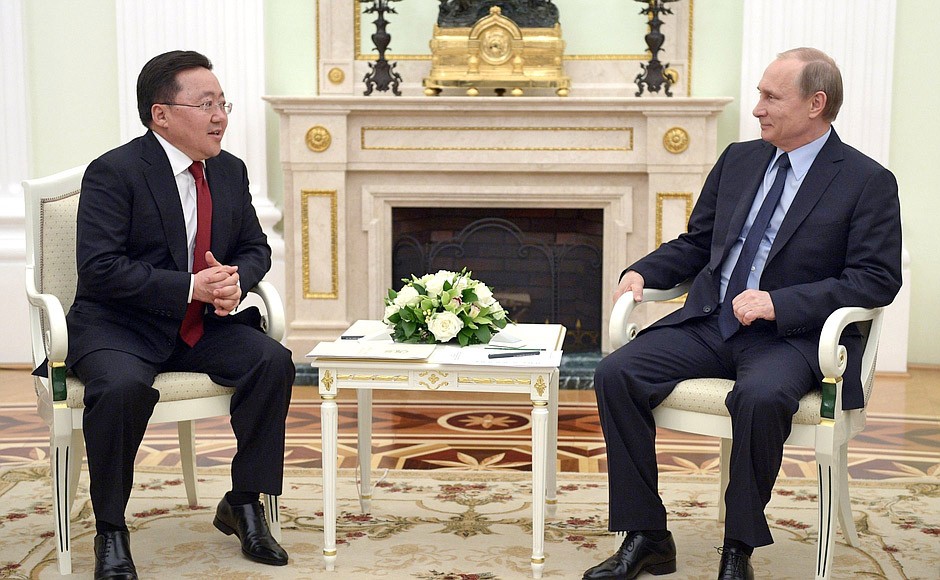 Президент России Владимир Путин и президент Монголии Цахиагийн Элбэгдорж