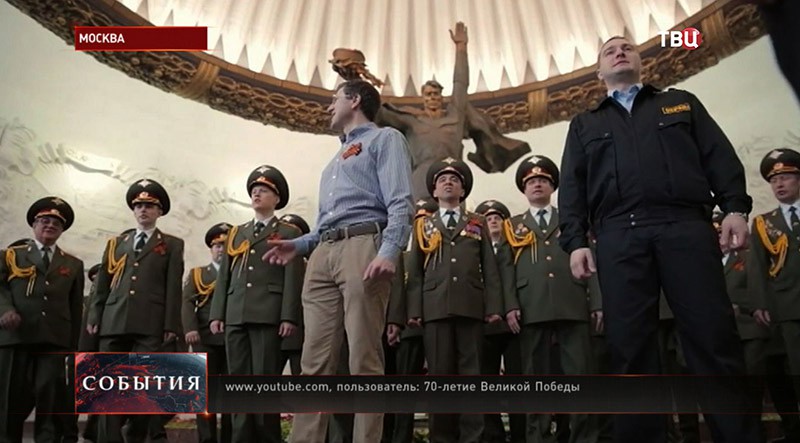 Хор МВД исполняют песню "День Победы" в музее Великой Отечественной войны