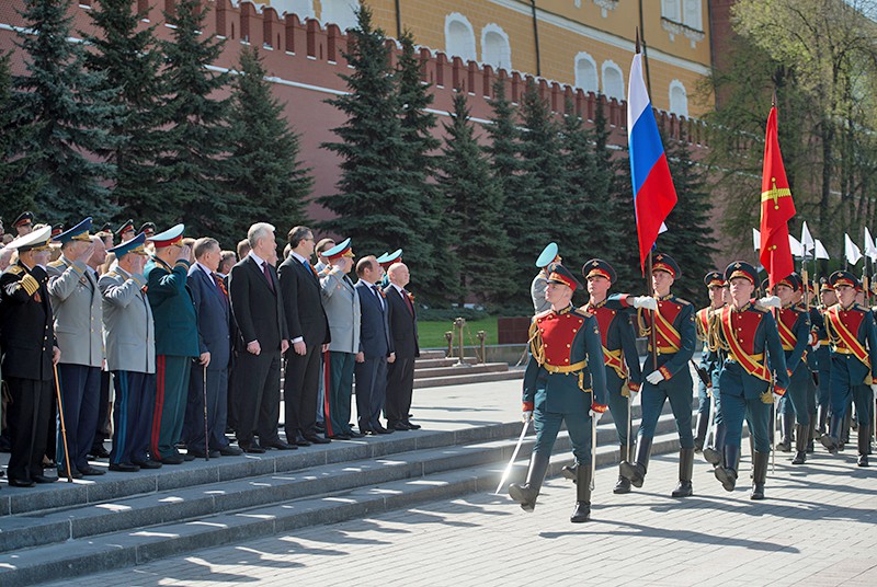 Сергей Собянин принял участие в церемонии возложения цветов к Могиле неизвестного солдата