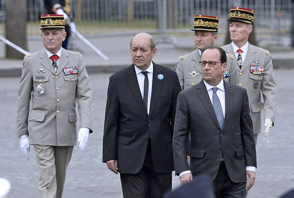 Франсуа Олланд посетил памятные мероприятия по случаю 70-летней годовщины Победы в Париже
