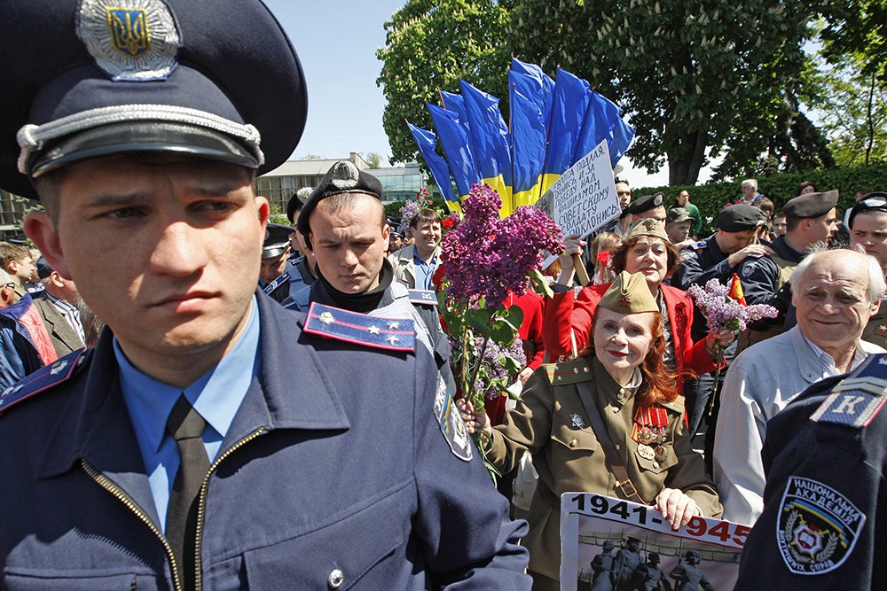 Украинская милиция во время празднования Дня Победы 