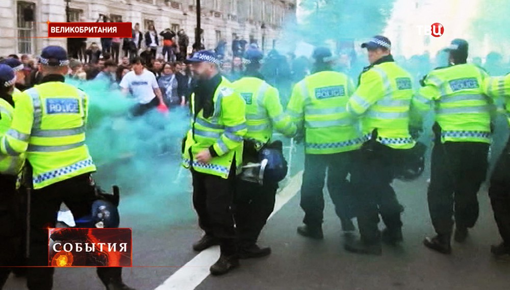 Уличные столкновения в Лондоне