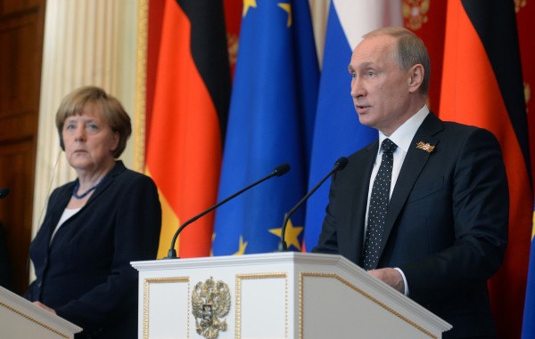 Президент России Владимир Путин и канцлер Германии Ангела Меркель во время совместной пресс-конференции в Кремле