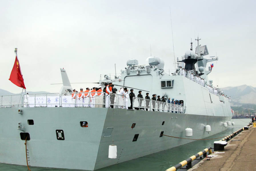 Корабль ВМС КНР во время Российско-китайских учений