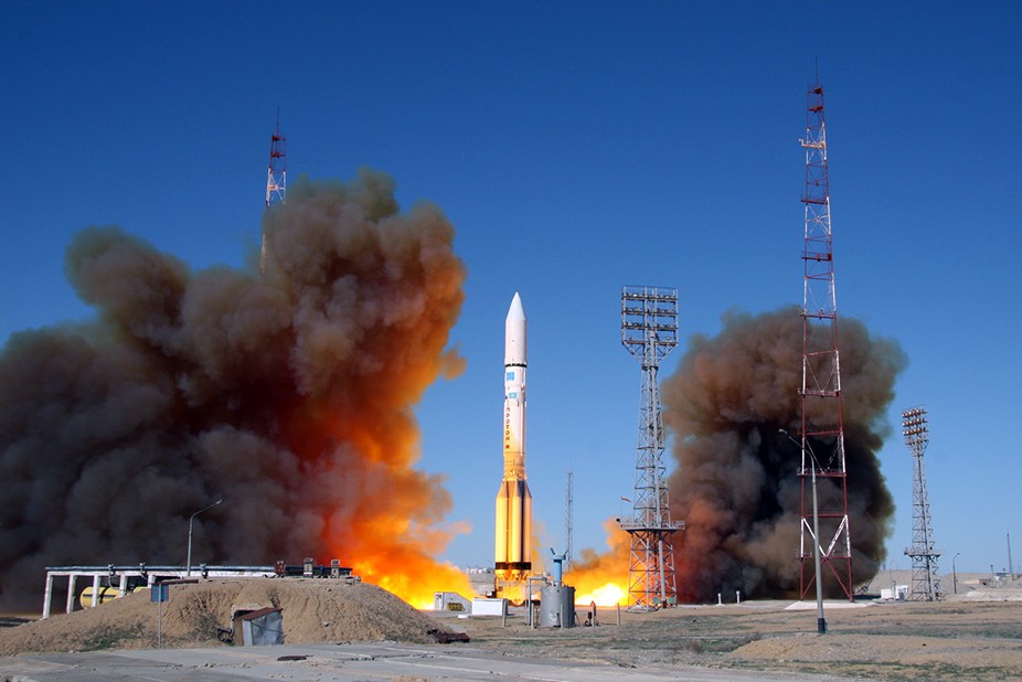 Запуск ракеты-носителя "Протон-М"