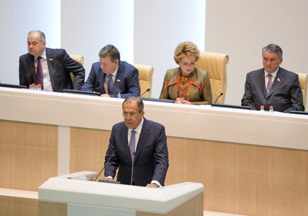 Министр иностранных дел РФ Сергей Лавров выступает в Совете Федерации РФ