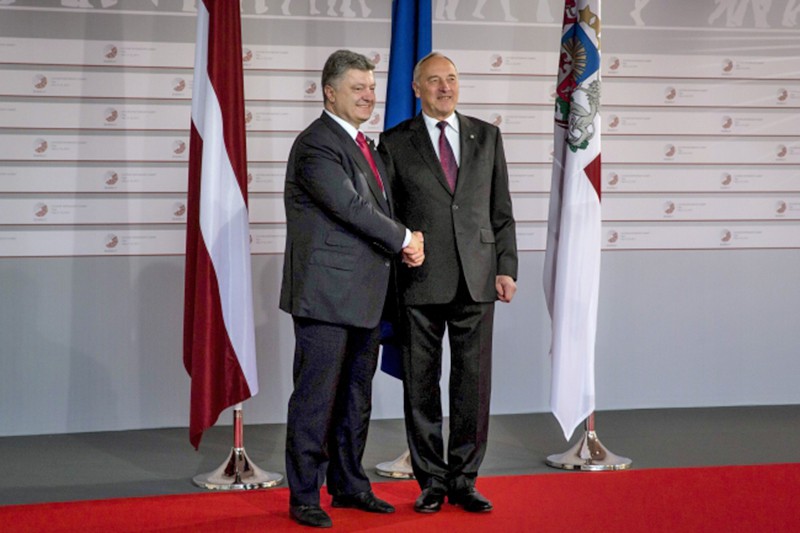 Президент Украины Пётр Порошенко и президент Латвии Андрис Берзиньш
