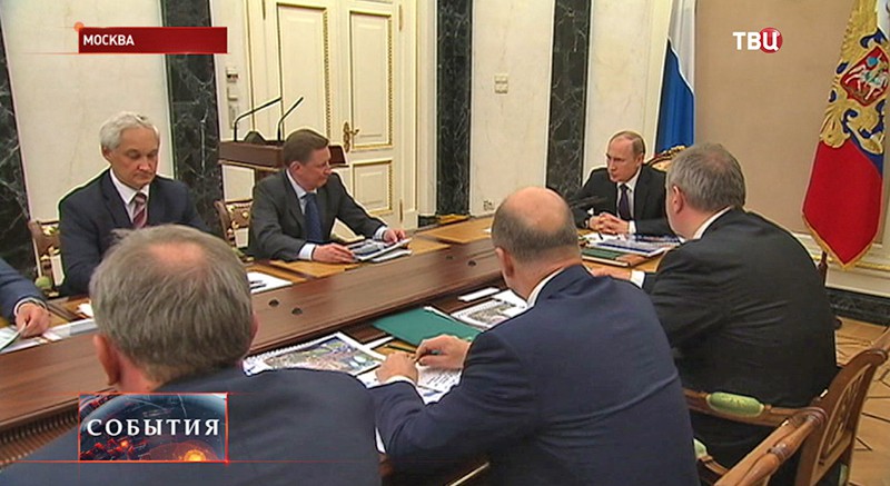 Владимир Путин на совещании в Кремле